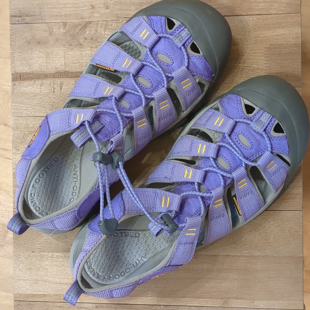 Women's Keen waterproof hiking sandals. periwinkle/purple Size 11. EUC